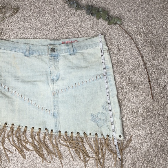Buffalo David Bitton Mini Skirt | Size 28 - Picture 6 of 11